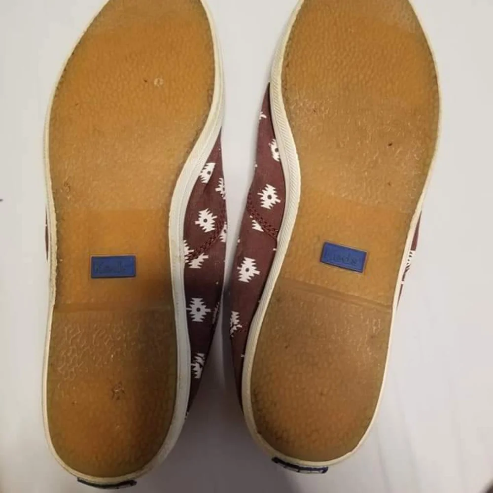 Keds Slip Ons Size 8 - Picture 2 of 2